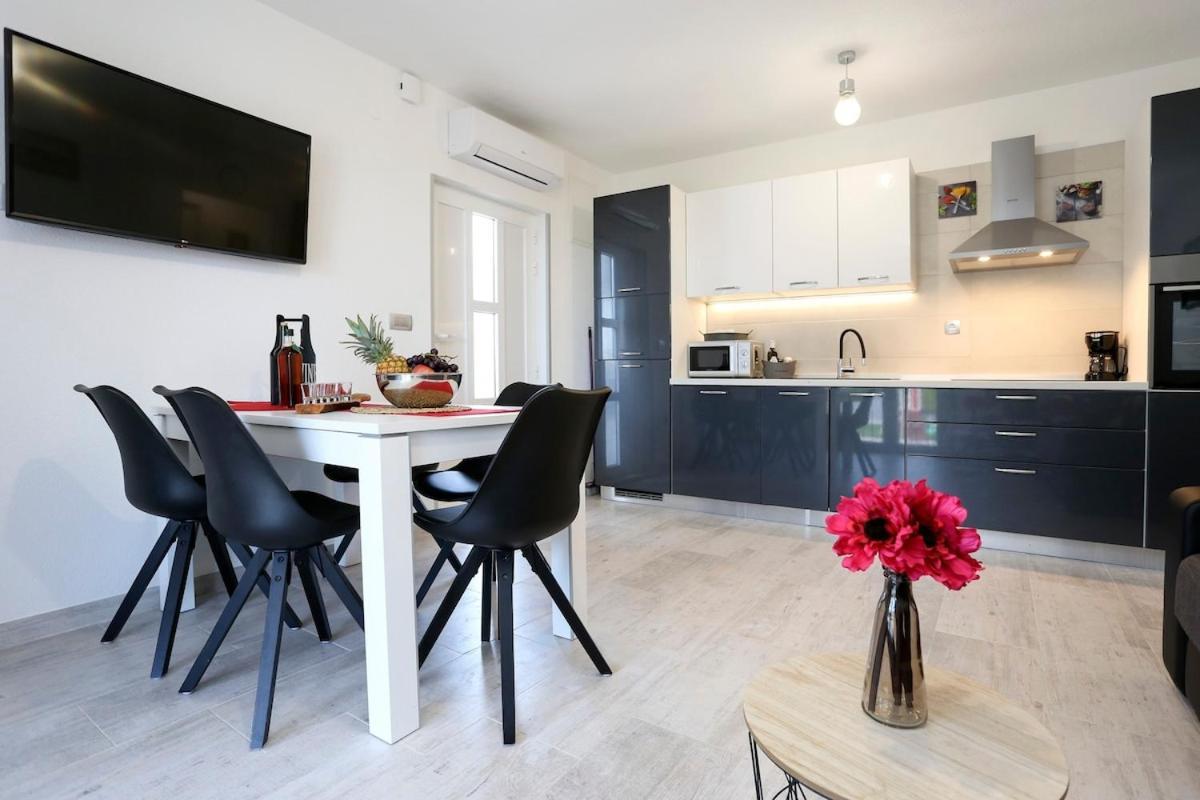 Villa Fides With Private Pool, Garden And Sea View Kastel Novi Bagian luar foto